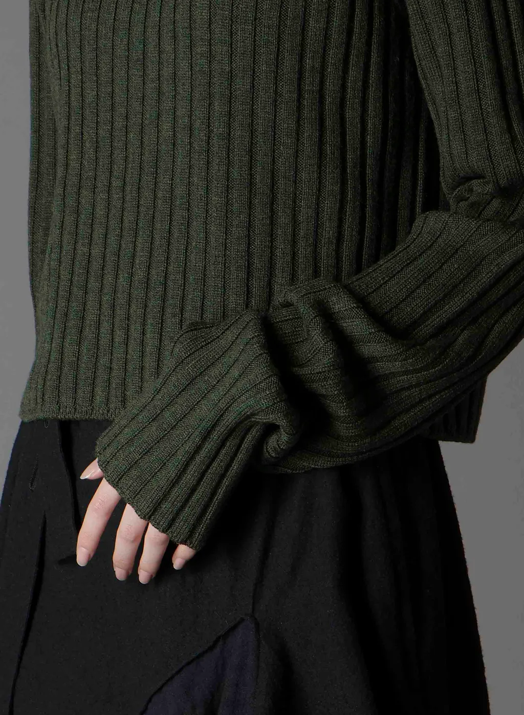 Fine Merino Wool Ribbed Raglen Short Length Turtle Neck