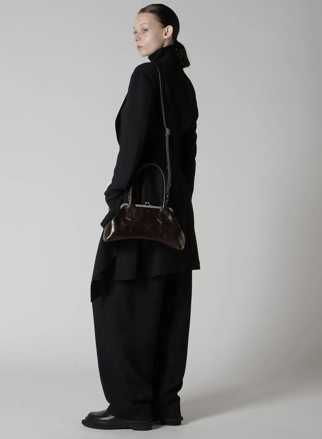 Glossy Leather Curvy Bag M