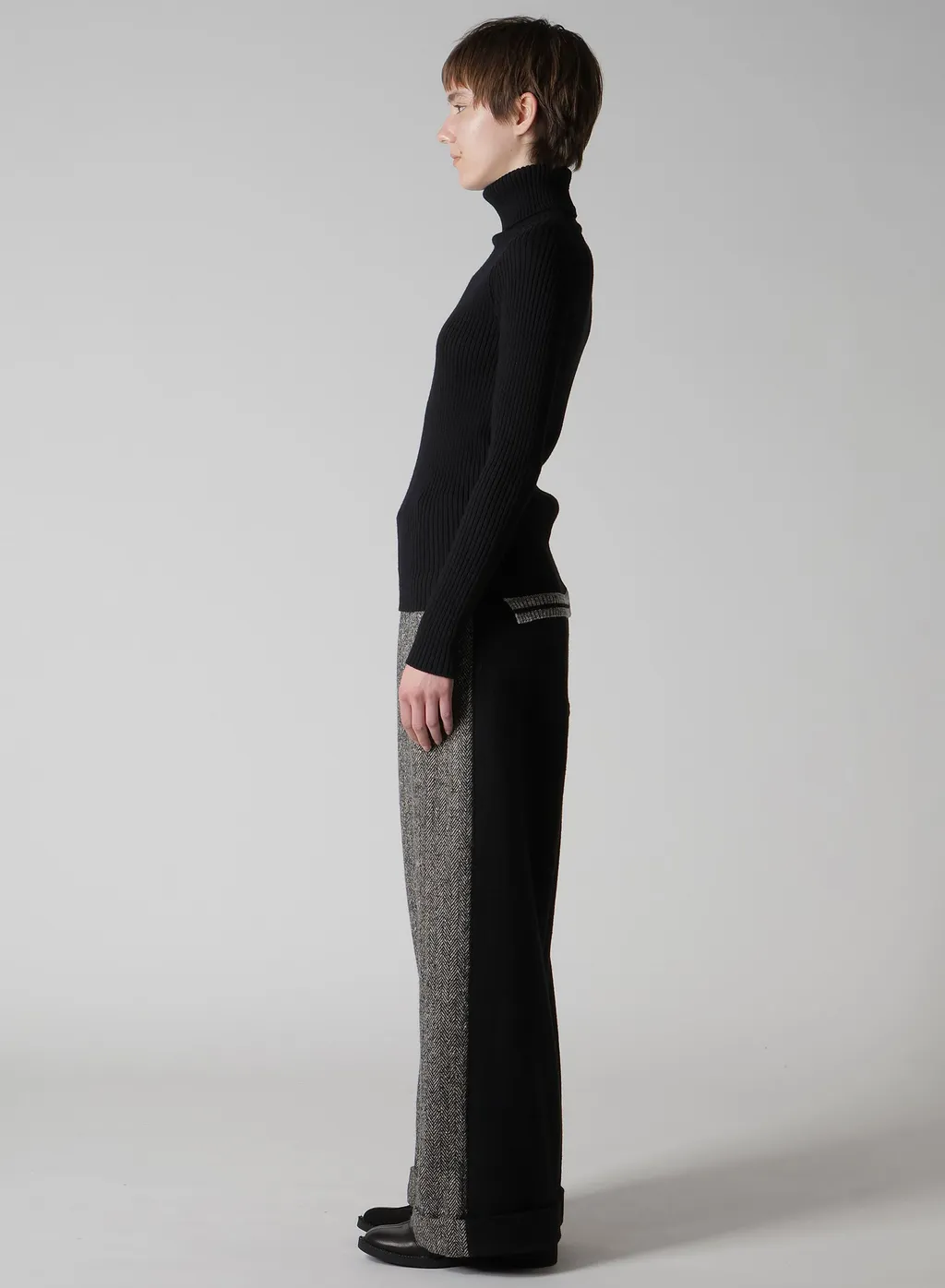 Ribbed High Neck Pullover