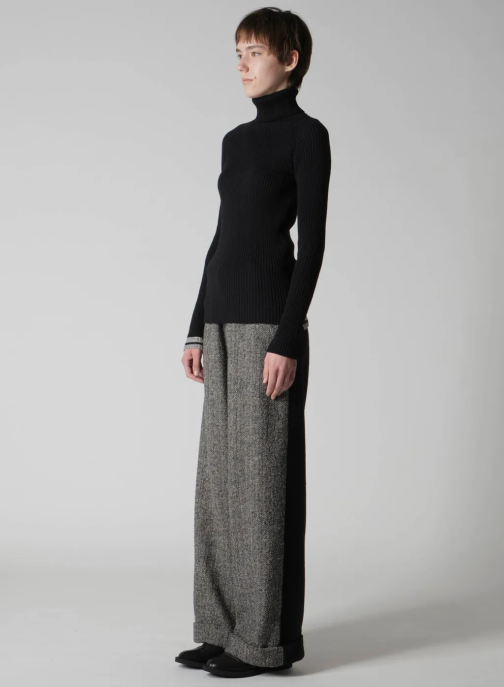 Ribbed High Neck Pullover