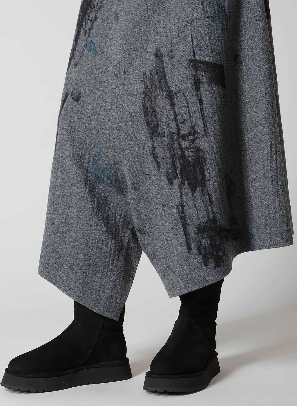 Wool Gauze Smudged Polka Dot Slitted Right Hem Pants