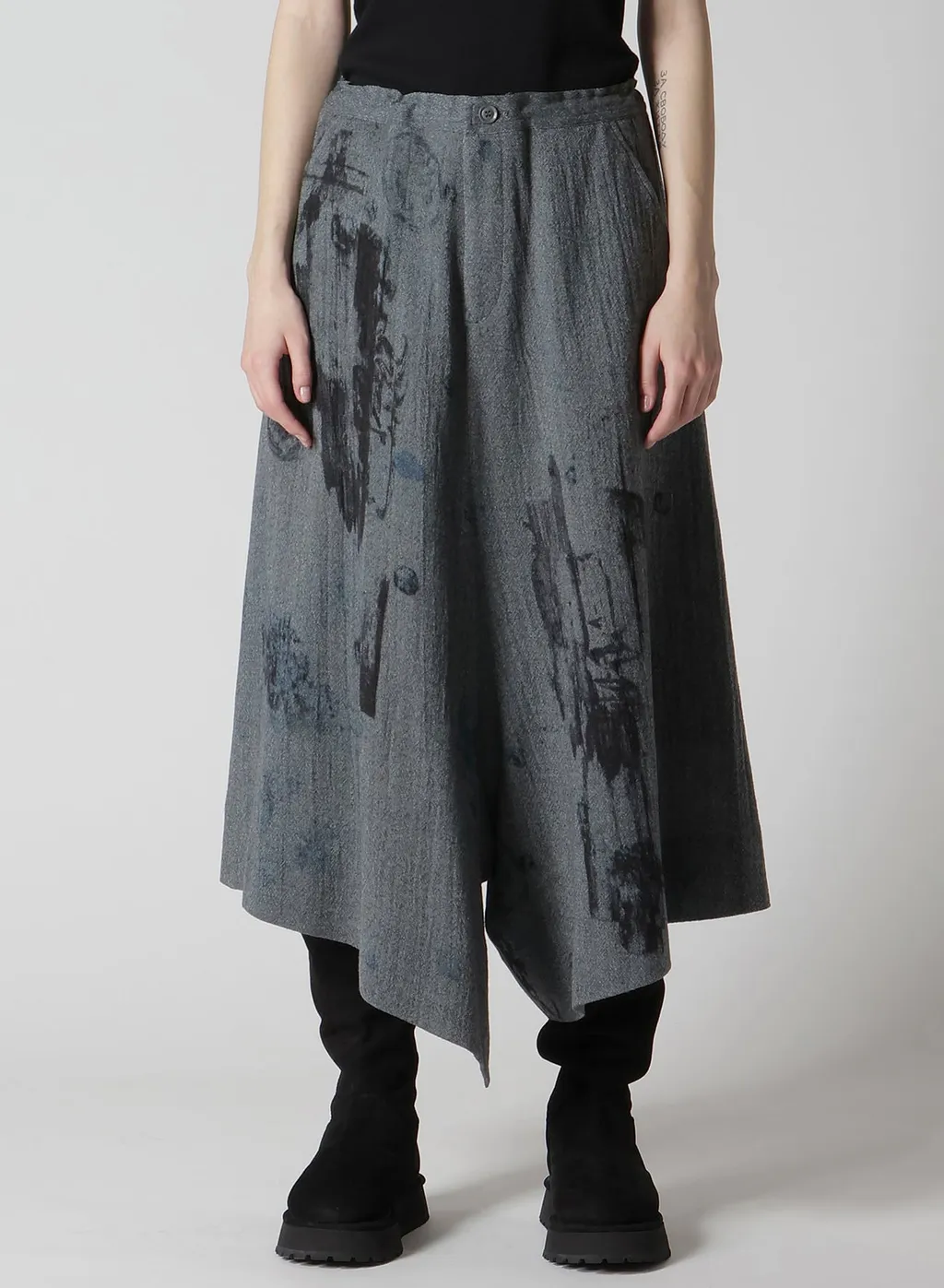 Wool Gauze Smudged Polka Dot Slitted Right Hem Pants