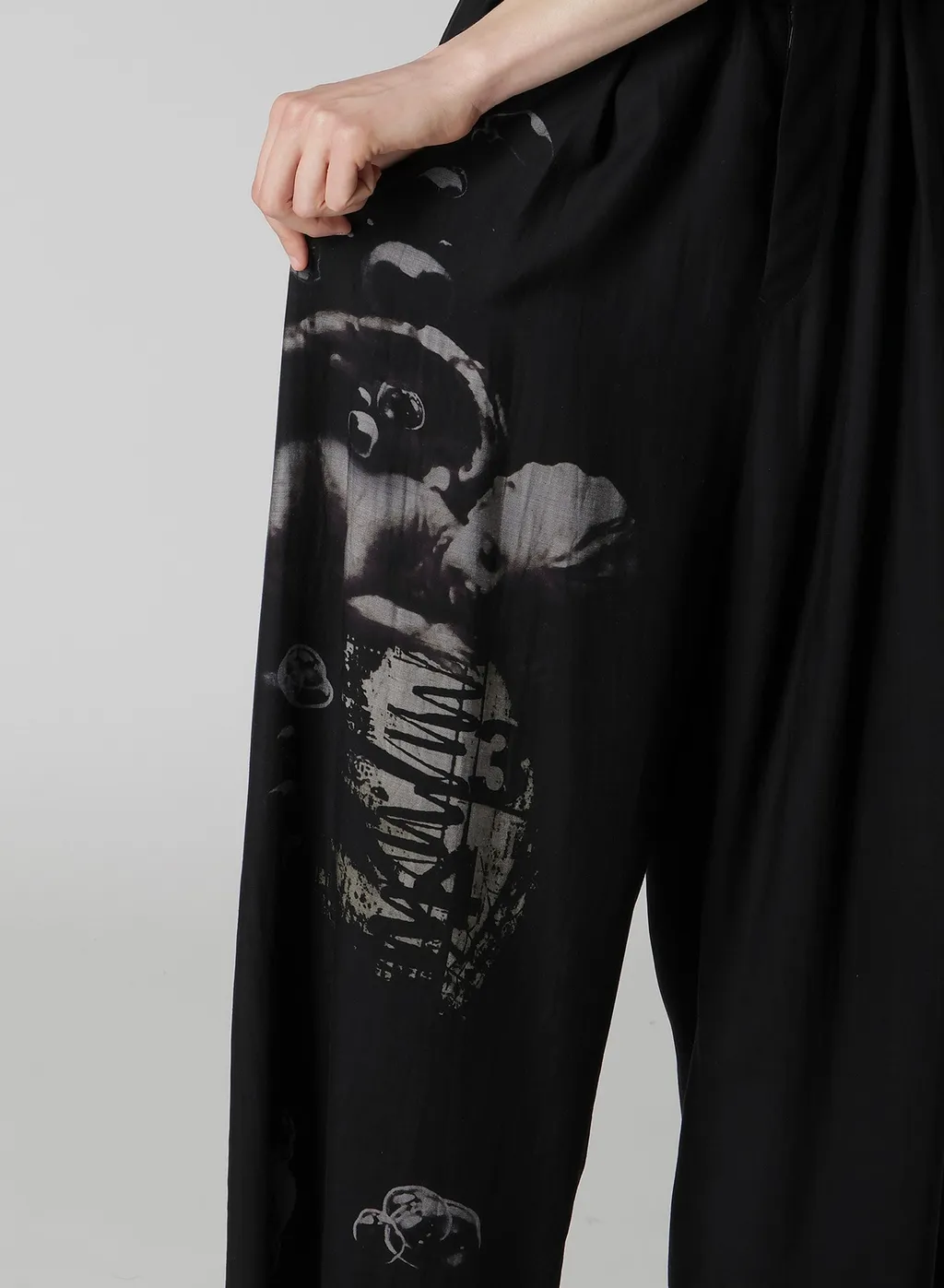 Angel-Print Dungaree Twill Front Plated Wide Pants