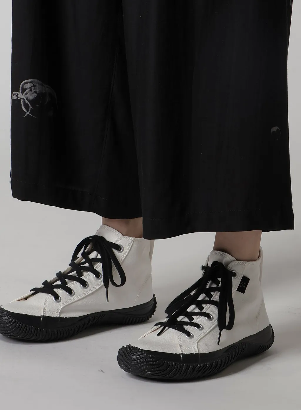 Angel-Print Dungaree Twill Front Plated Wide Pants