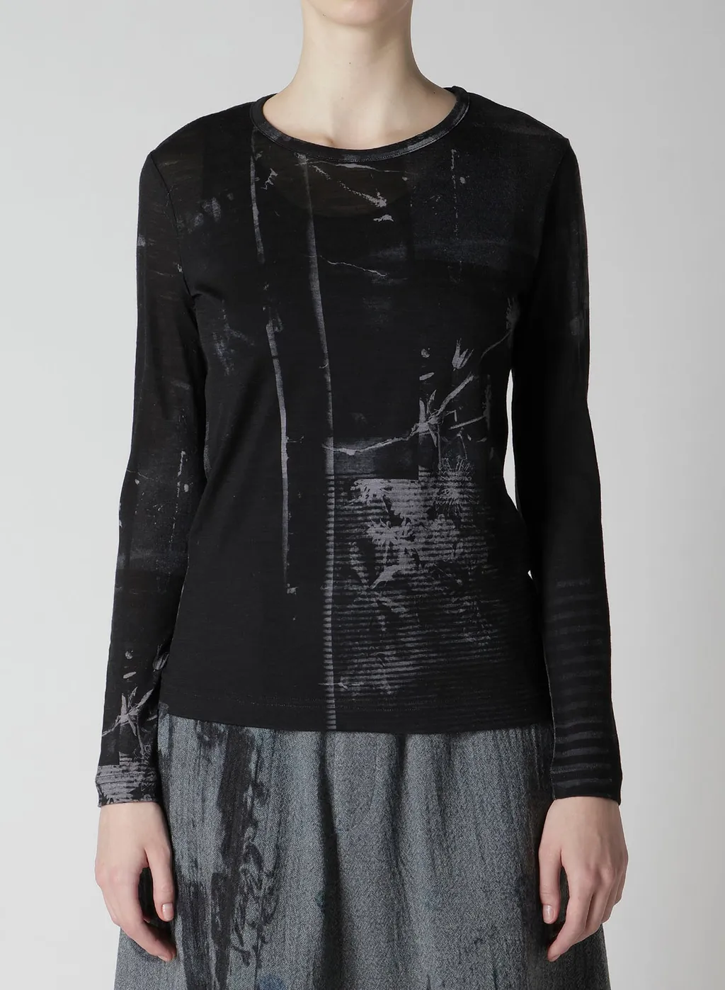 Blurry Flower Printted Round Neck Long Sleeve T