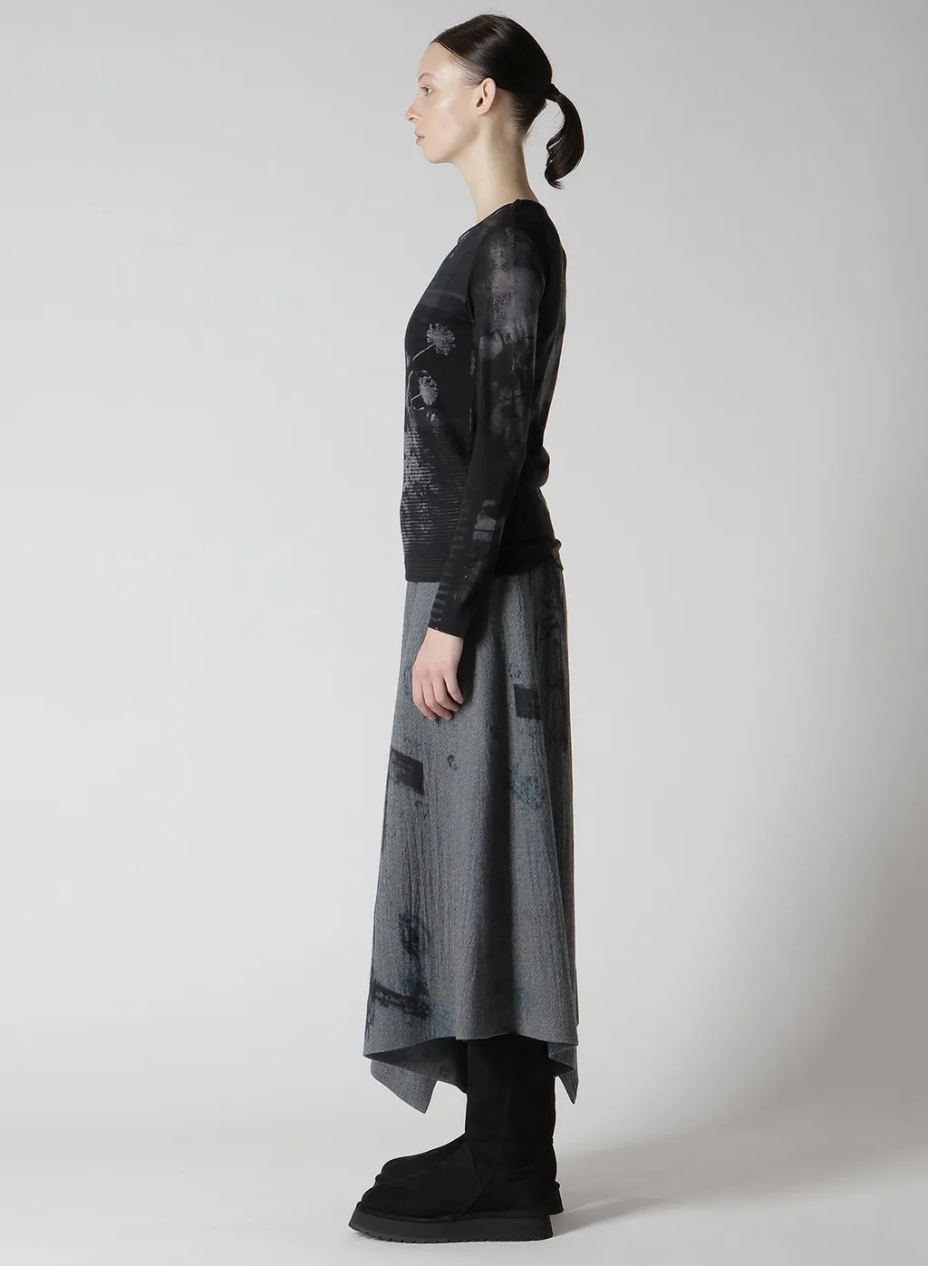 Blurry Flower Printted Round Neck Long Sleeve T