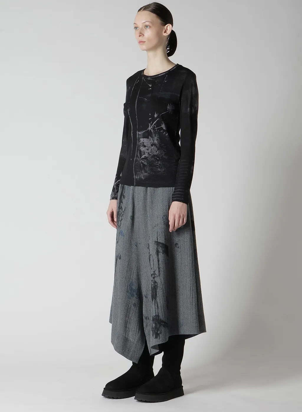 Blurry Flower Printted Round Neck Long Sleeve T
