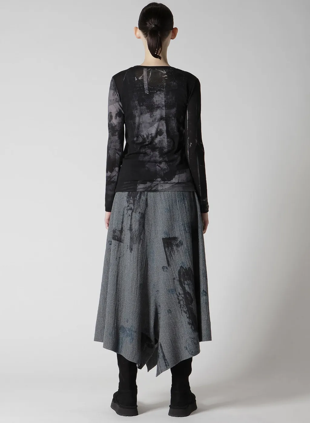 Blurry Flower Printted Round Neck Long Sleeve T