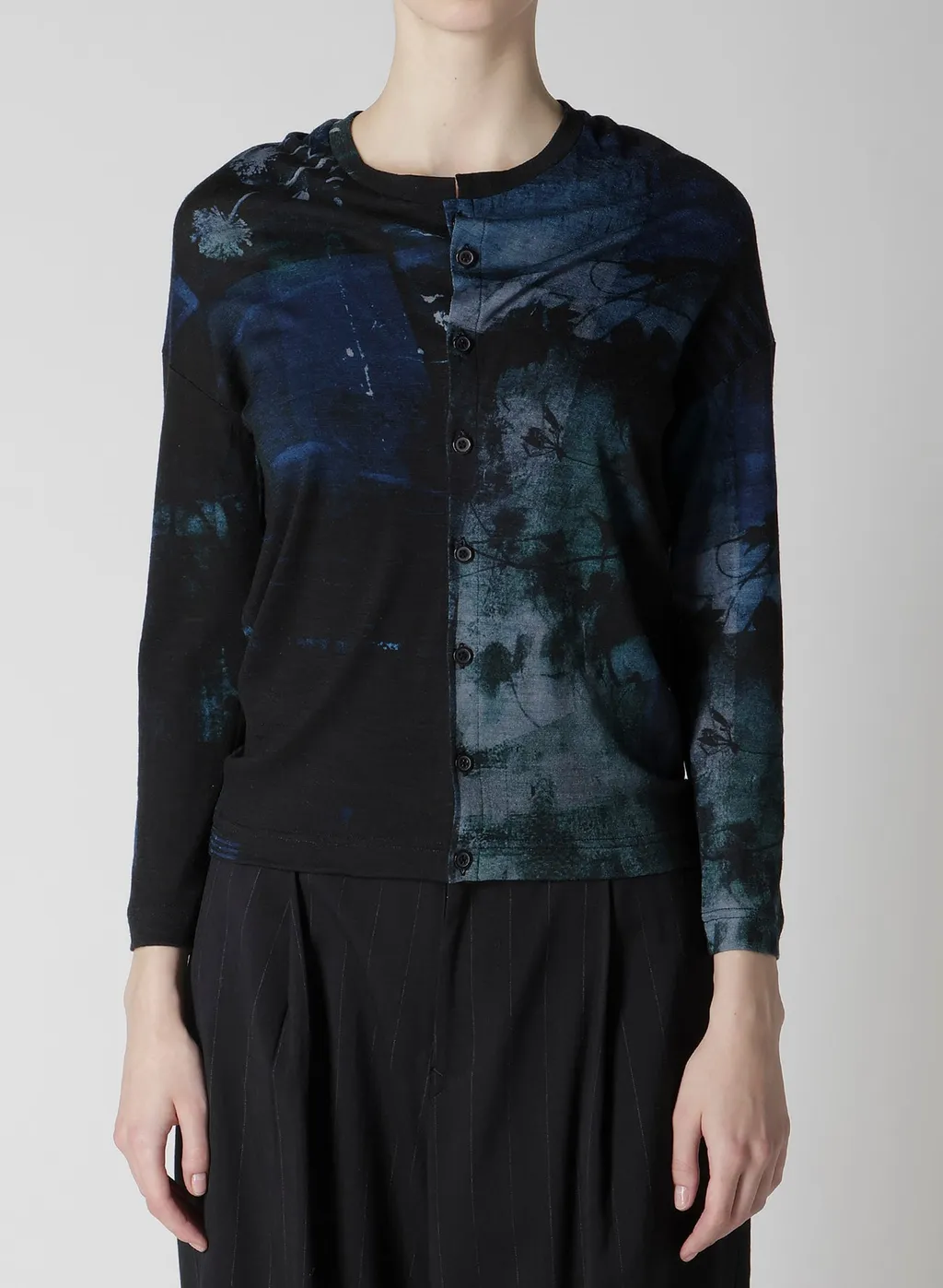 Blurry Flower Printted Off Neck Buttoned Cardigan