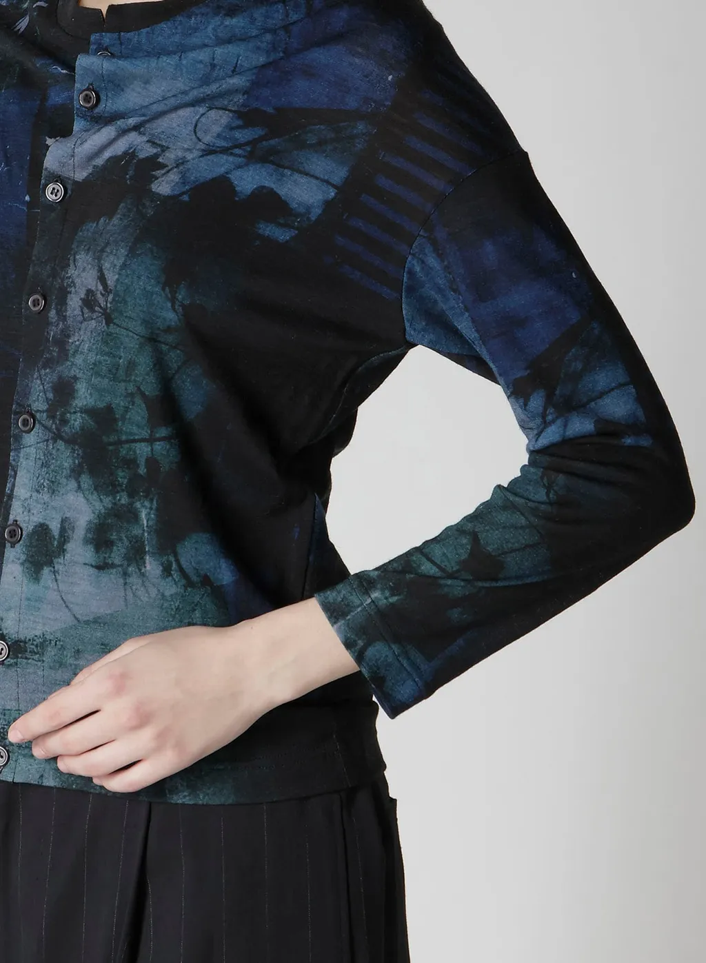 Blurry Flower Printted Off Neck Buttoned Cardigan