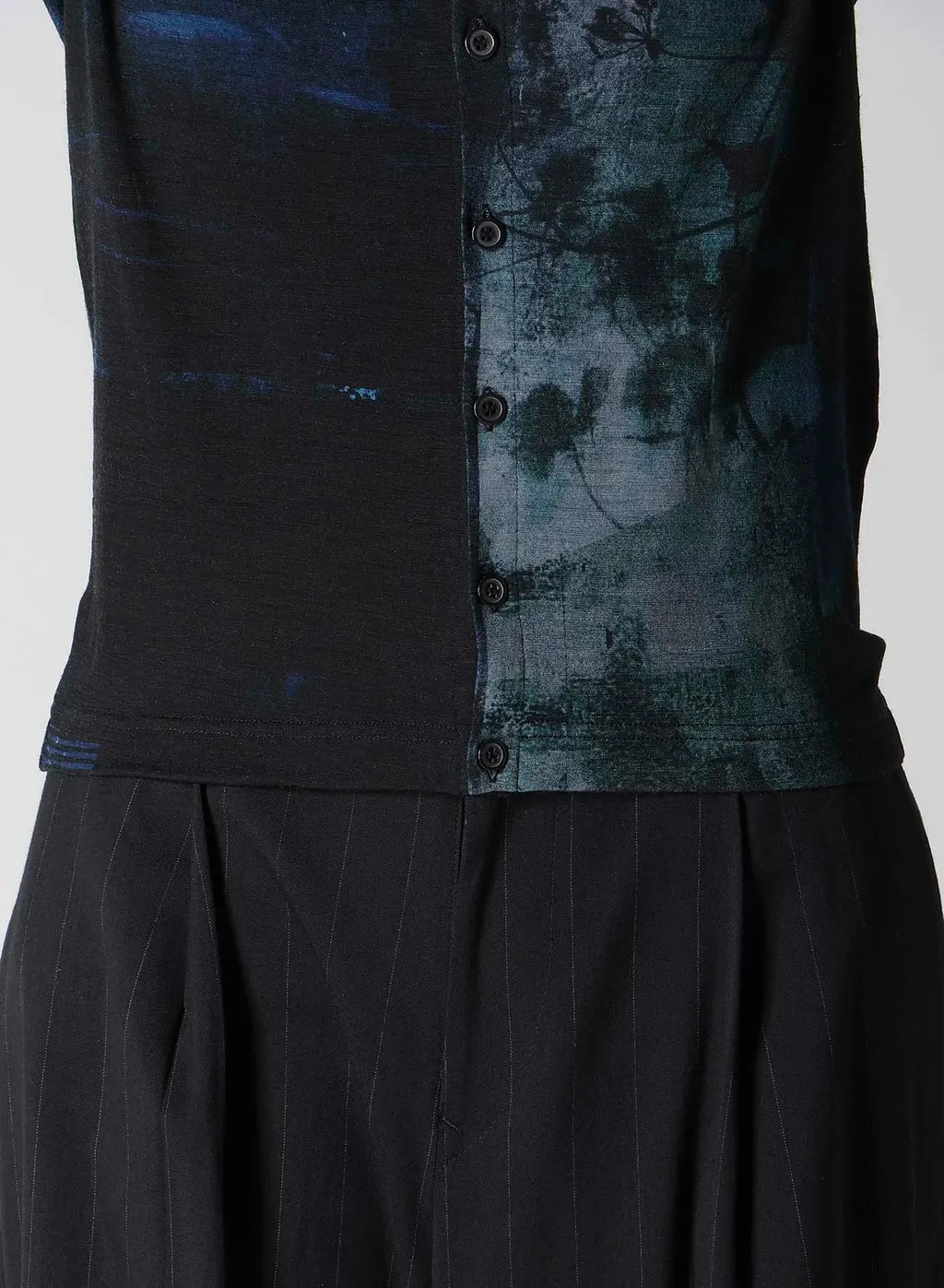 Blurry Flower Printted Off Neck Buttoned Cardigan