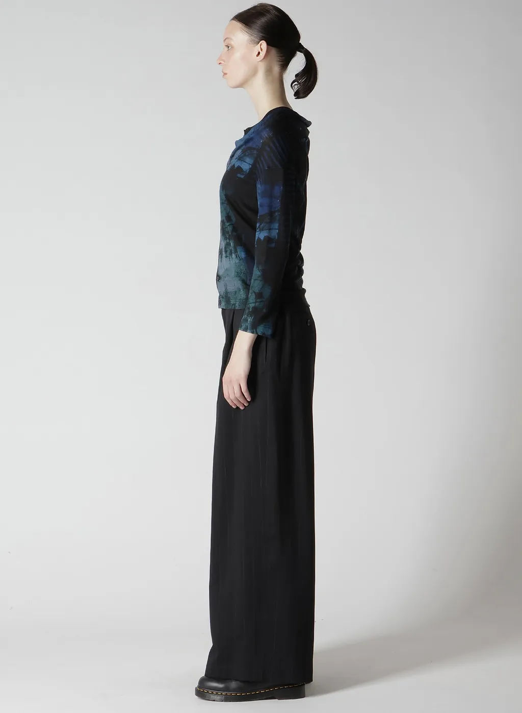 Blurry Flower Printted Off Neck Buttoned Cardigan