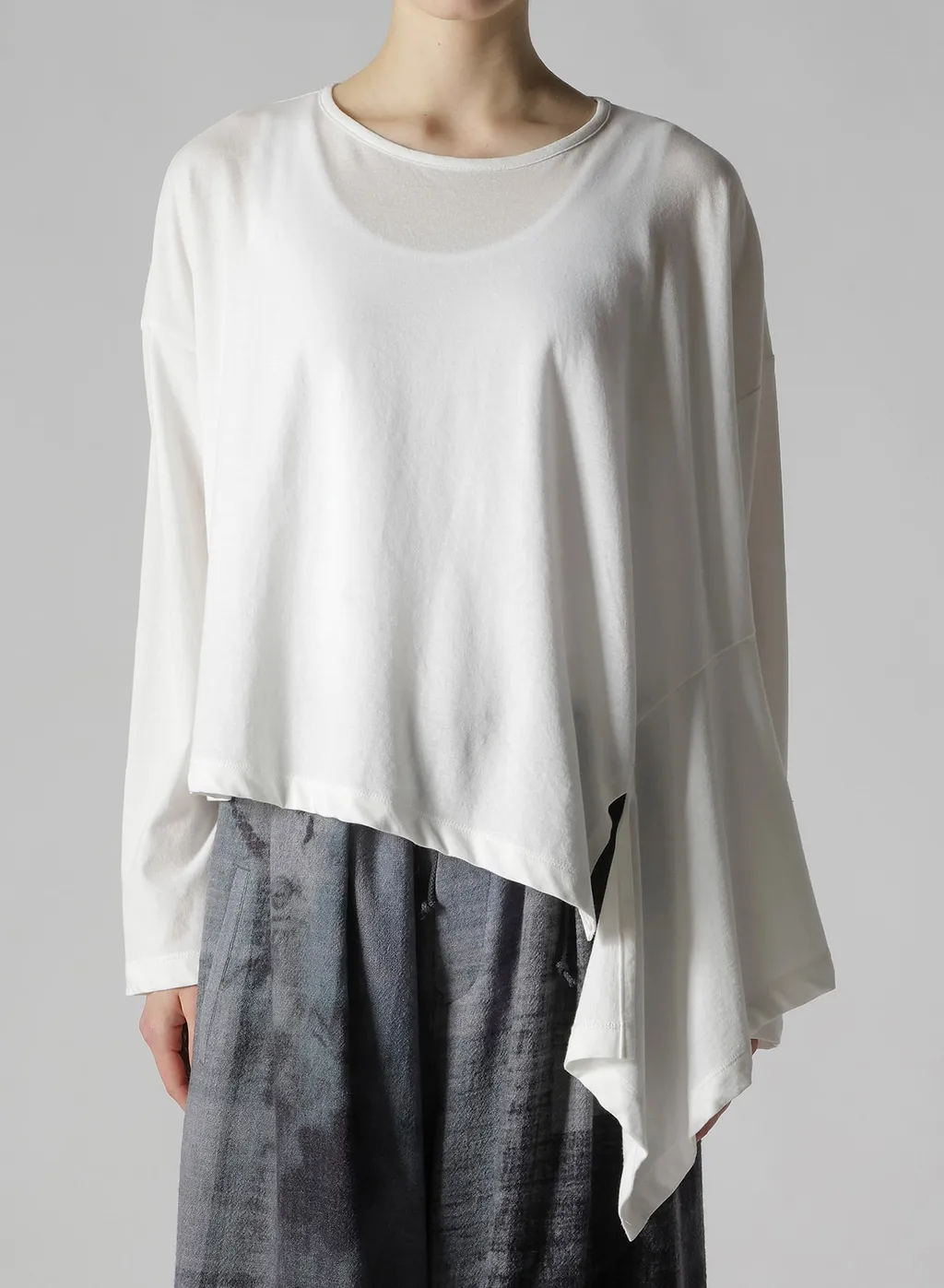 Hard-Twisted Jersey Asymmetric Round Neck T