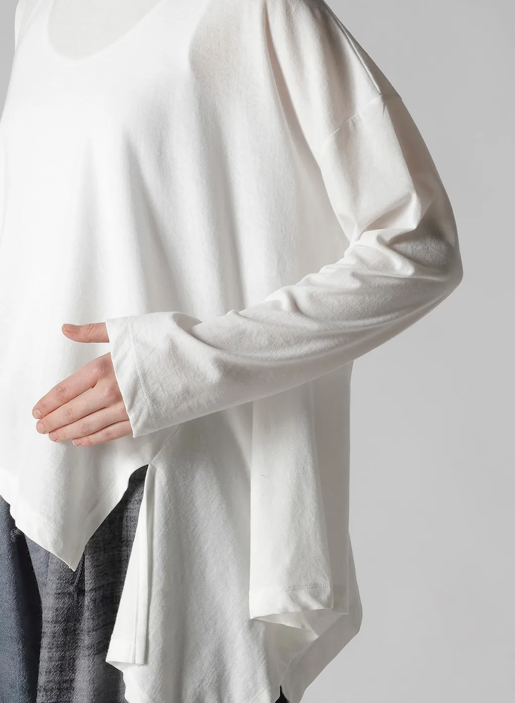 Hard-Twisted Jersey Asymmetric Round Neck T