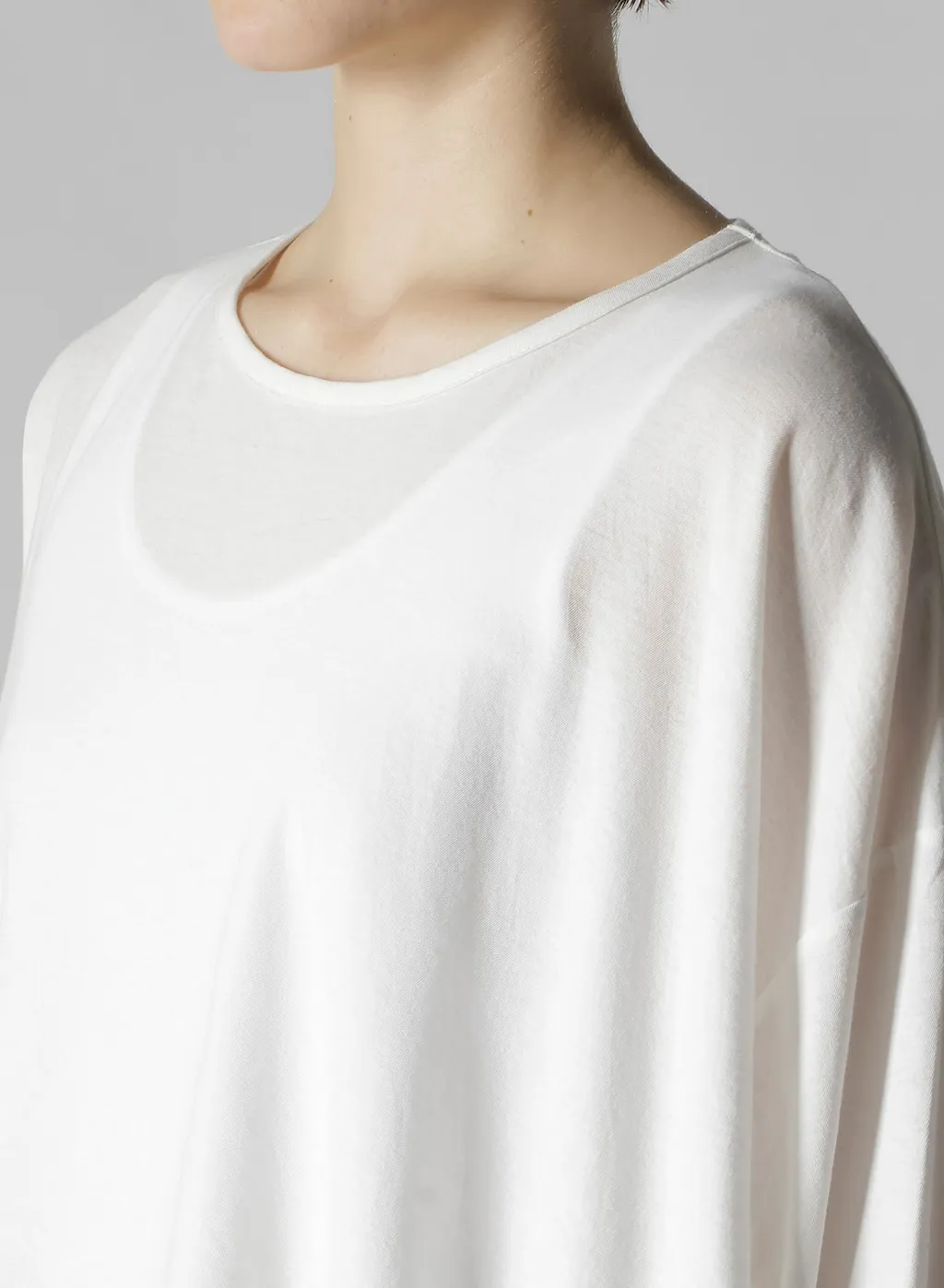 Hard-Twisted Jersey Asymmetric Round Neck T