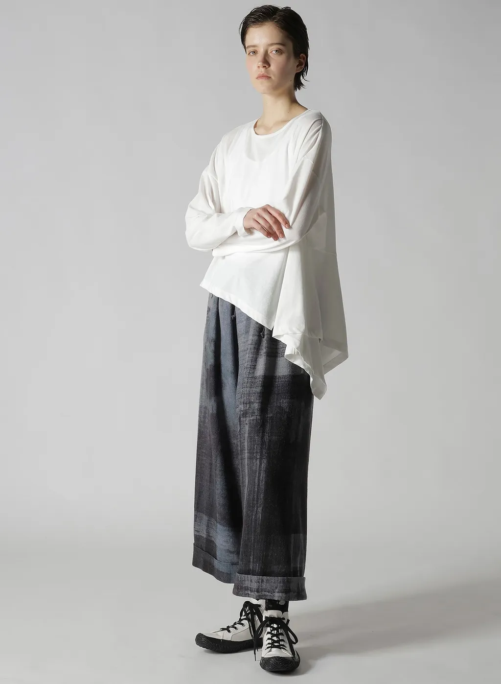 Hard-Twisted Jersey Asymmetric Round Neck T