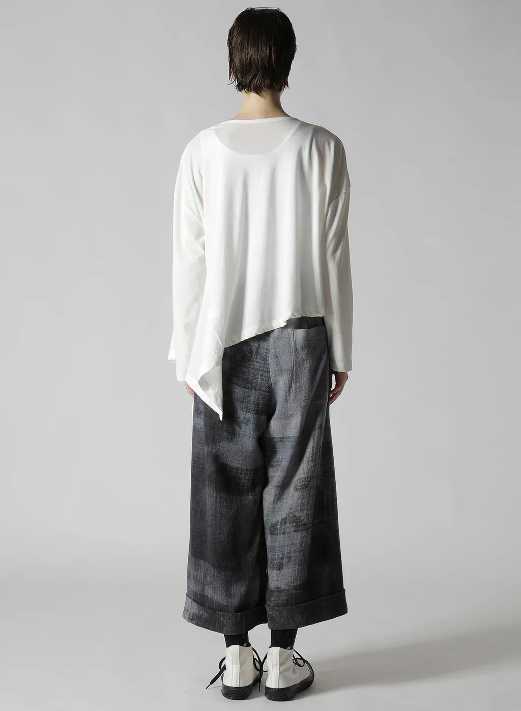 Hard-Twisted Jersey Asymmetric Round Neck T