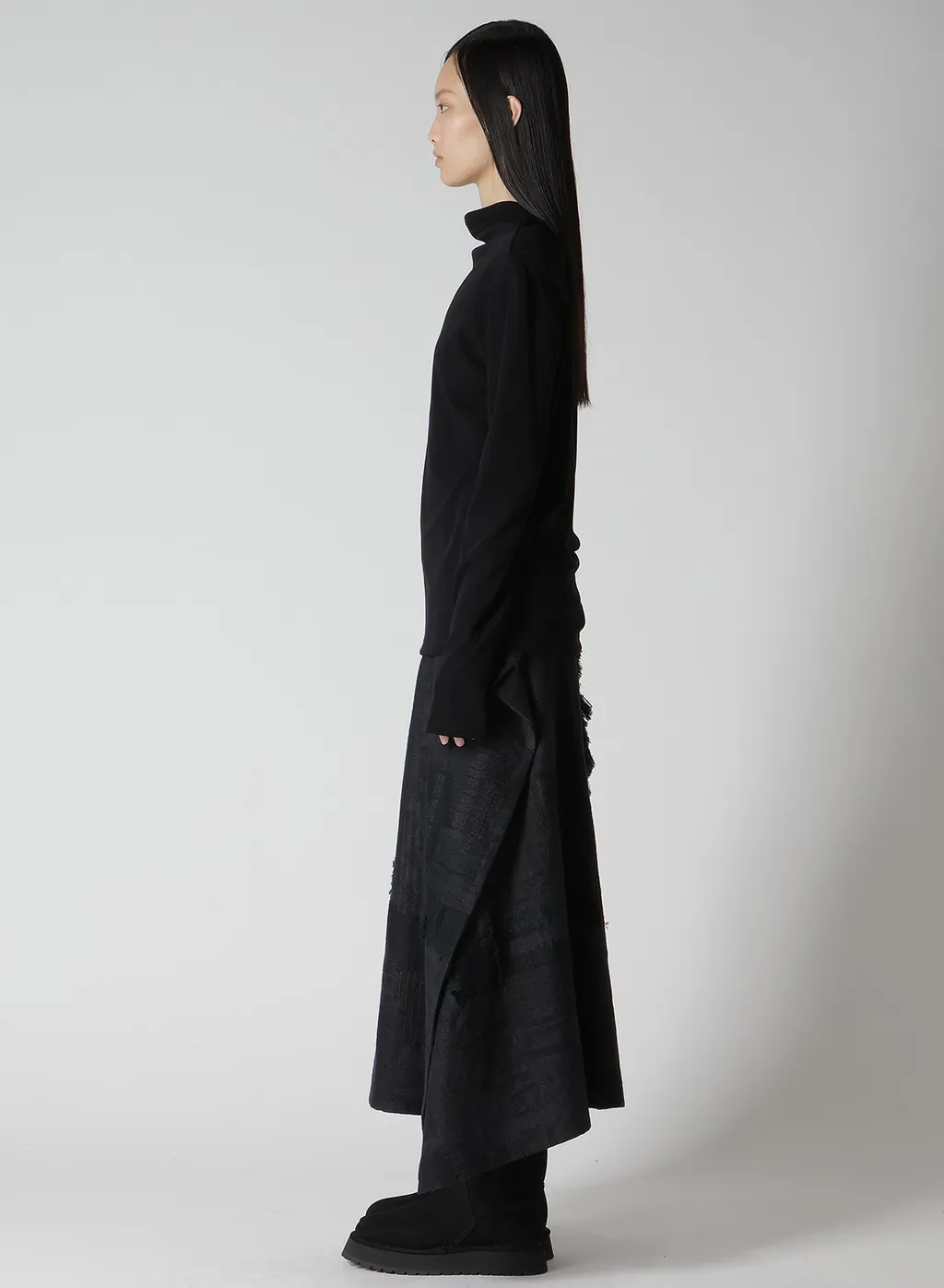 Hard-Twist Back Button Off-Neck T