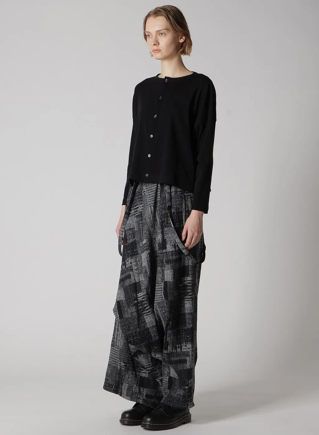Hard-Twist Cropped Round Neck Cardigan
