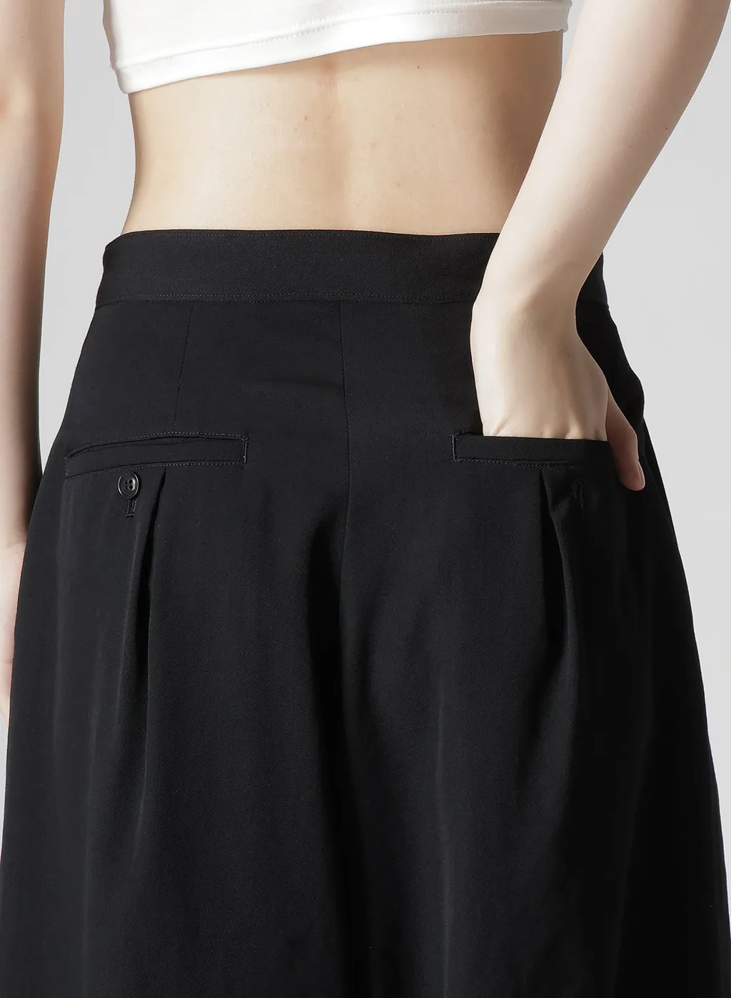 Wool Gabardine Zip Tucked Short Pants