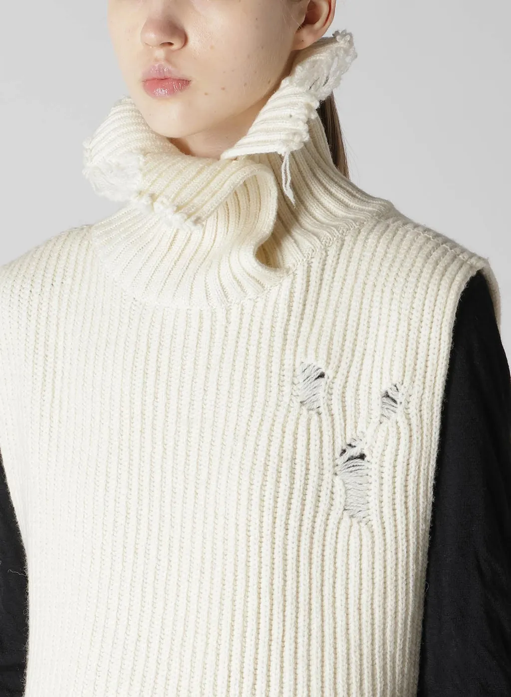Lamb Wool Damaged Knit Vest