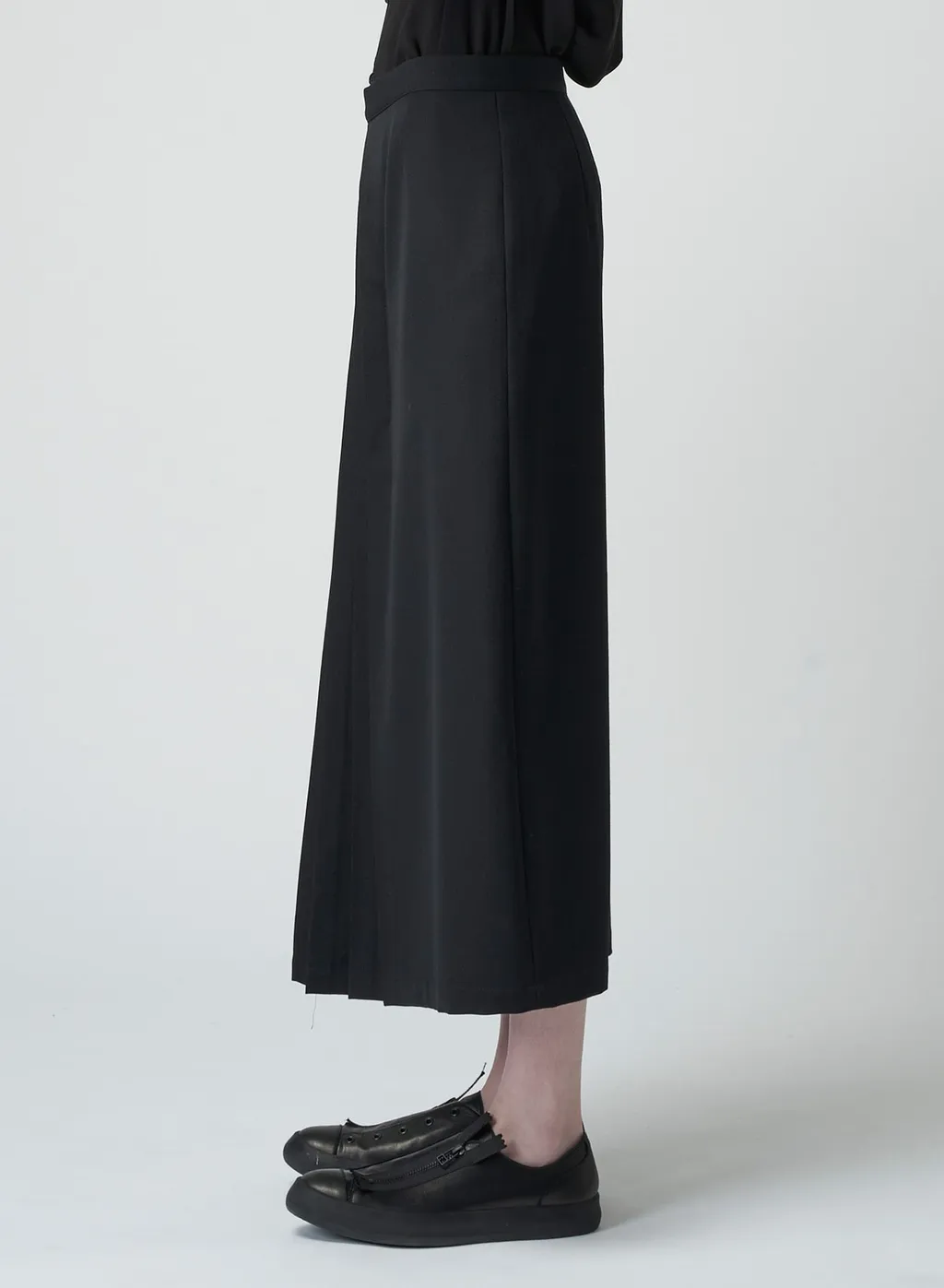 Gabardine F Pleated Skirt