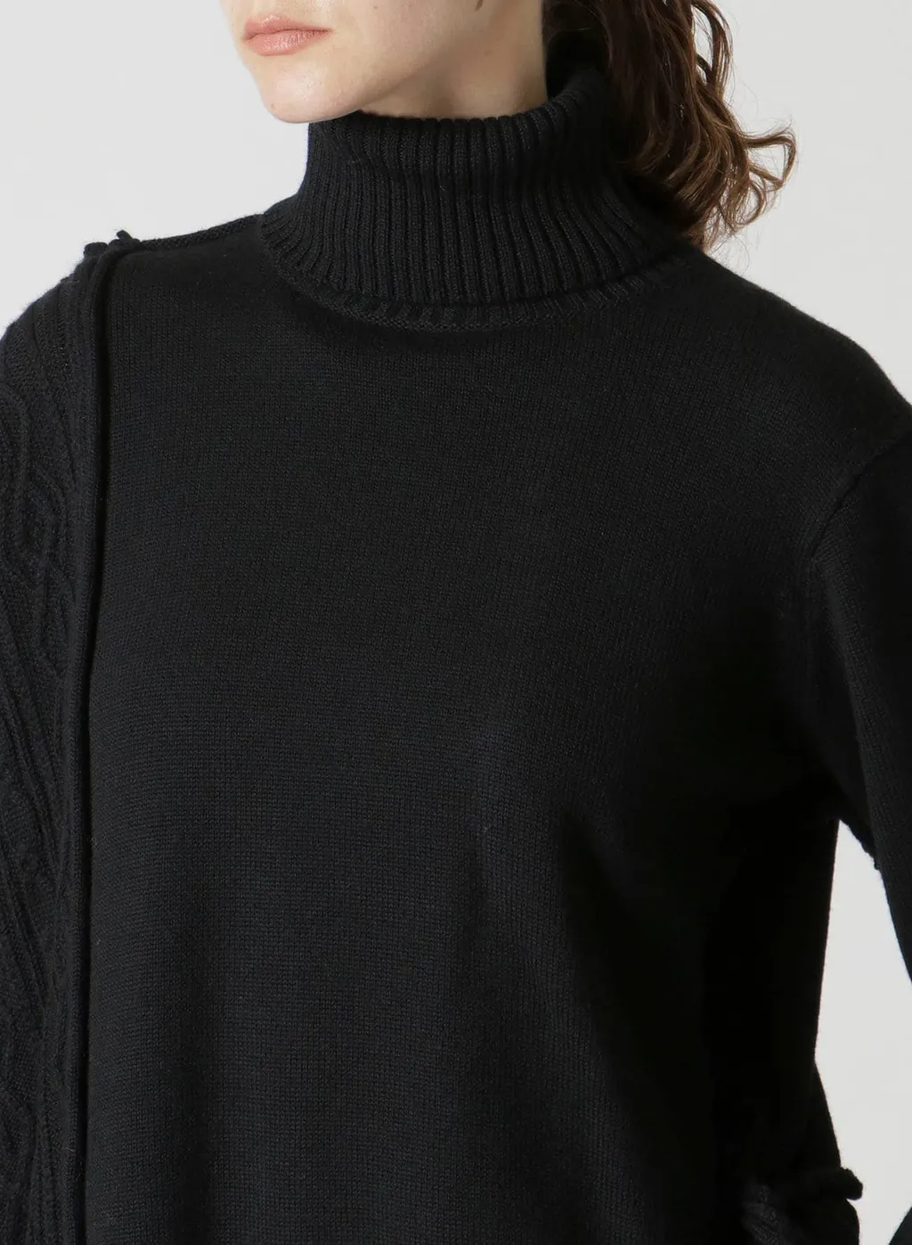 Paneled Turtle Neck Po