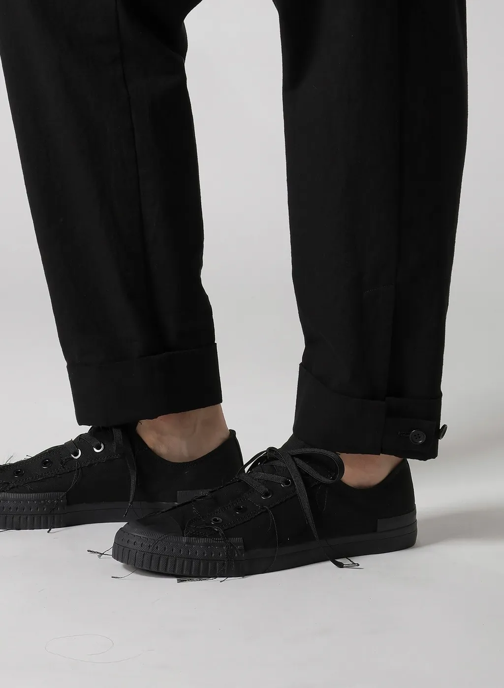 C/L Uneven Thread Canvas Tab Detail Slim Pants