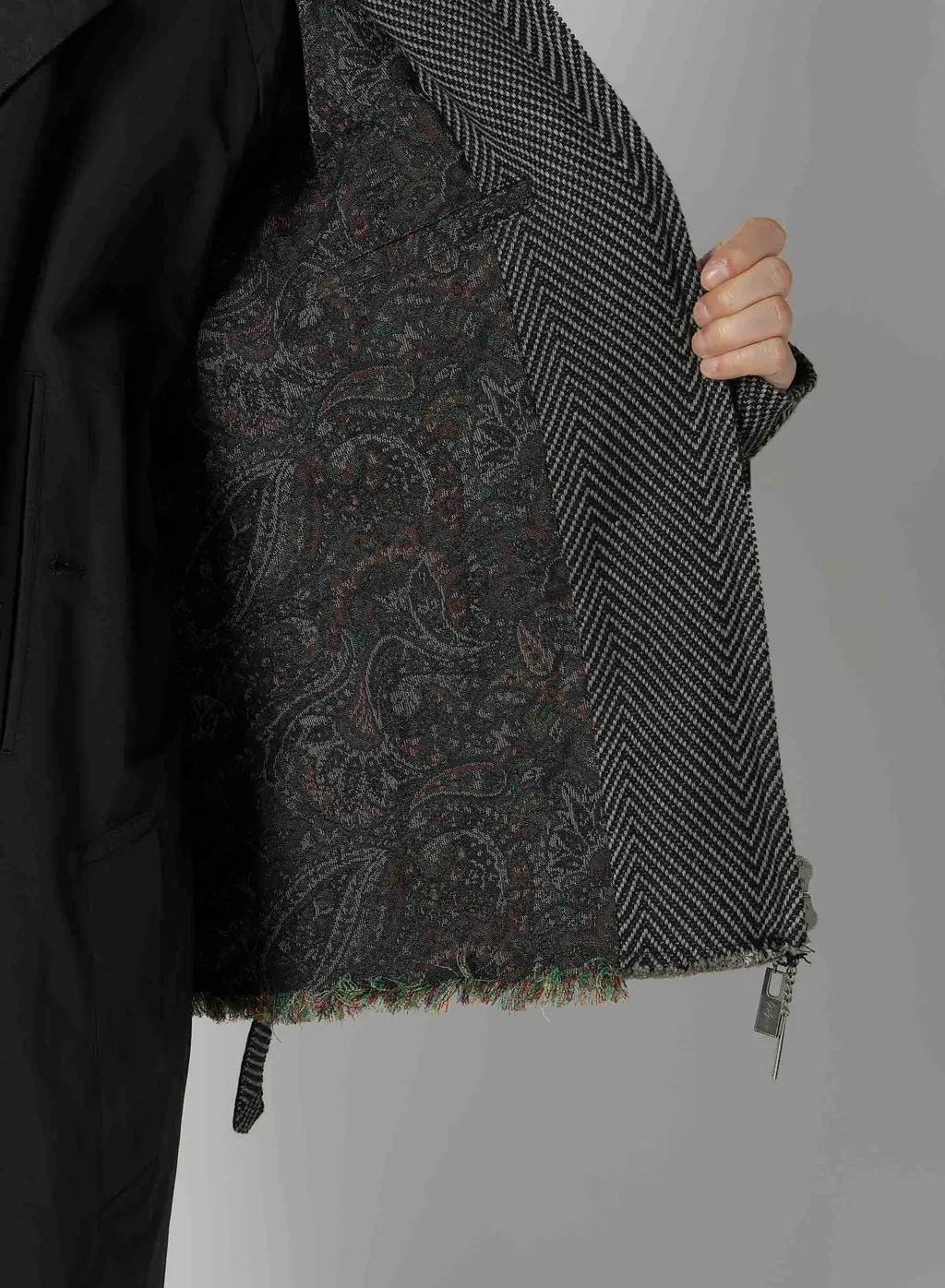 W/L Large Herringbone Hem Fringe Bouson
