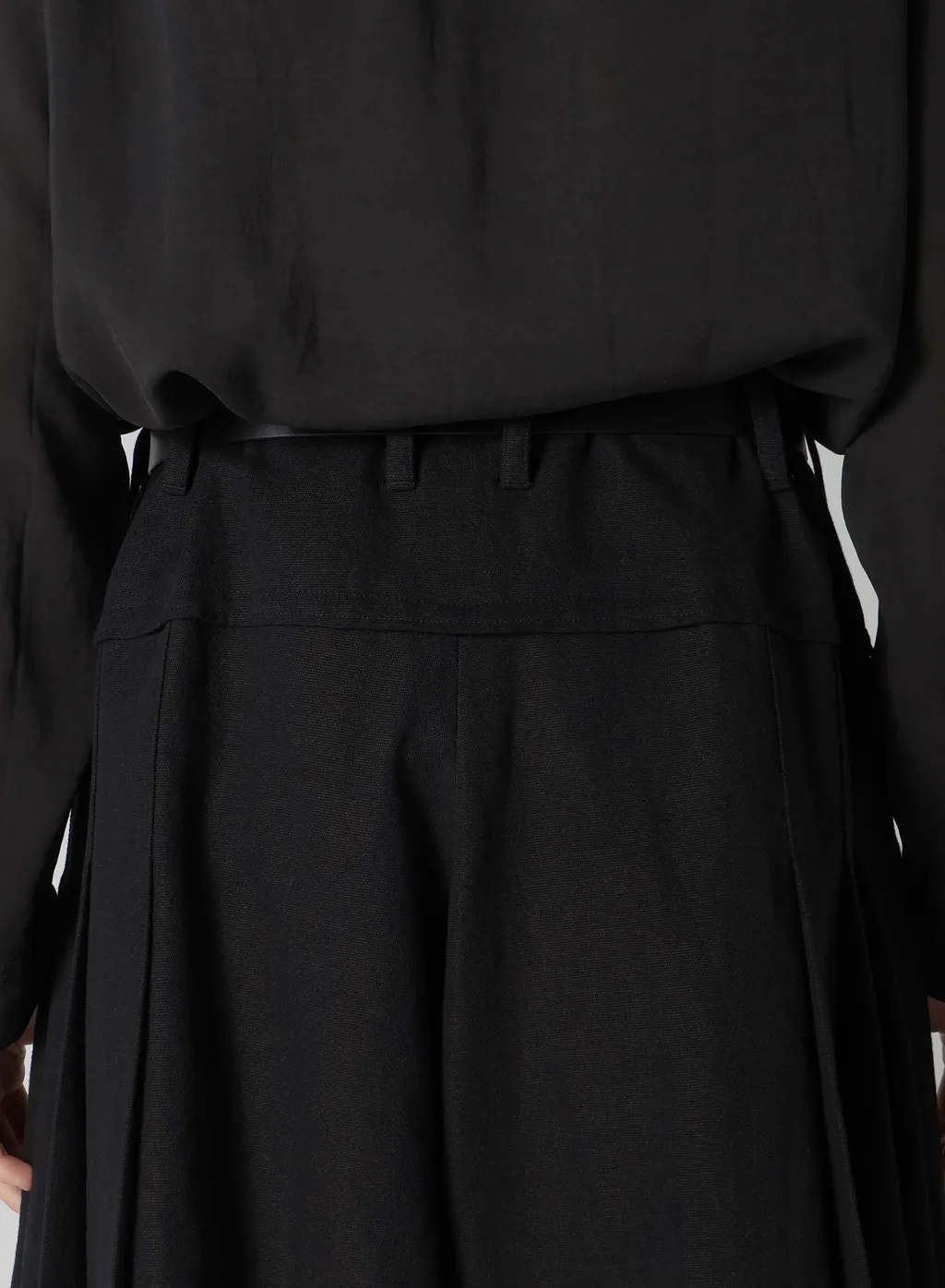 C/F/W Ox Pleats Half Pants
