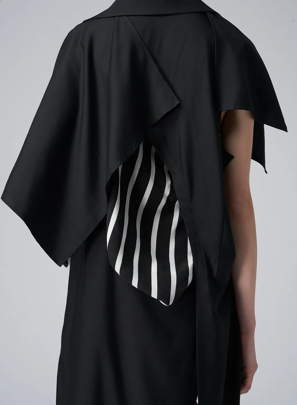 <411/1>+<412/1> Side Open Draped Coat