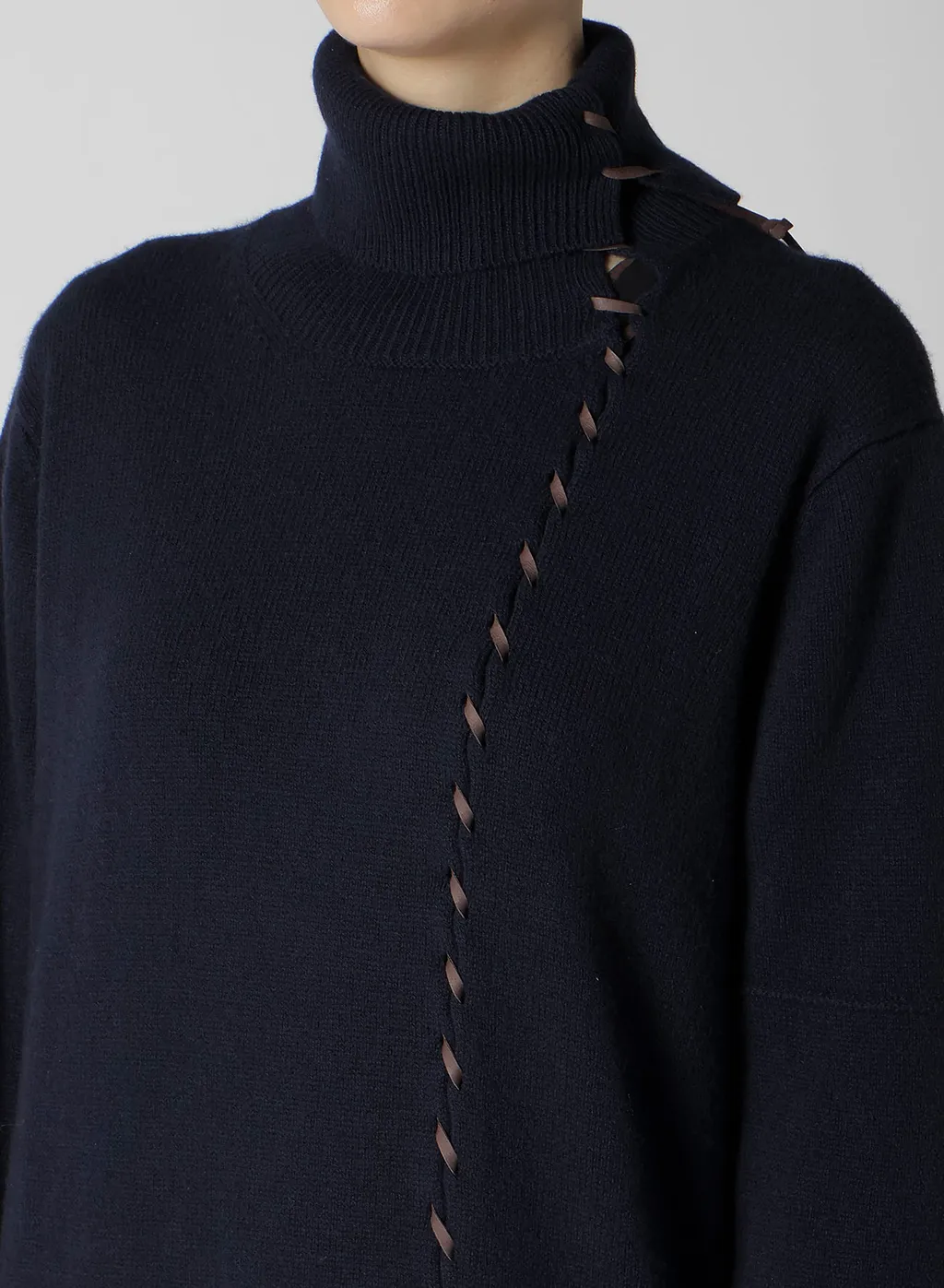7G1P Plain Stitch+Leather String String High Neck Po