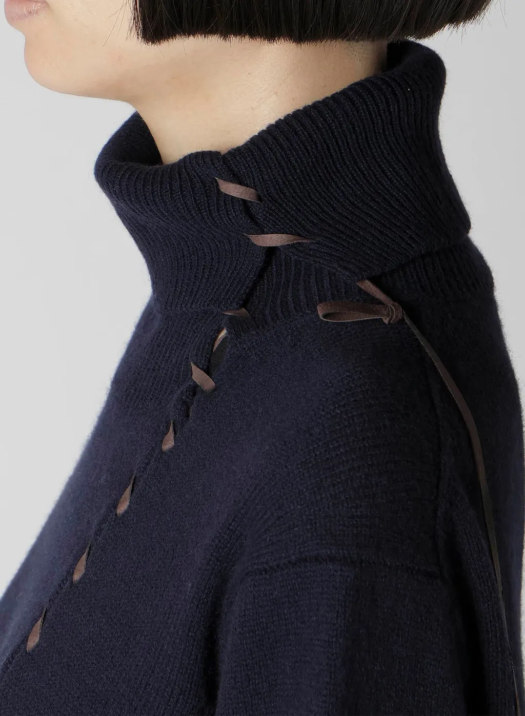 7G1P Plain Stitch+Leather String String High Neck Po