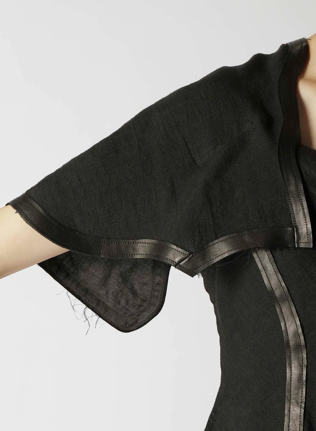 Untwisting Linen Cc Bias Curved Cut Jacket