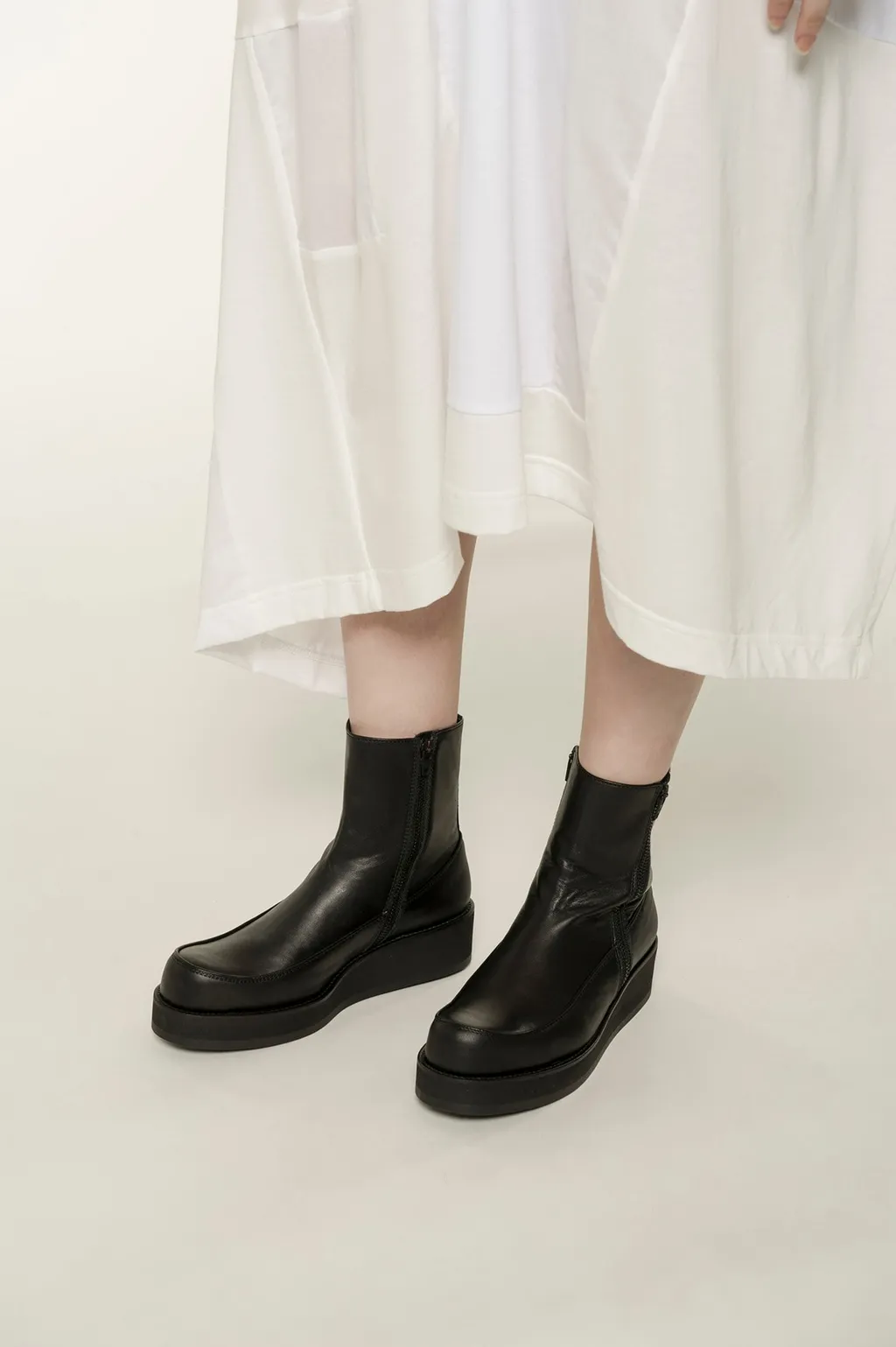 Soomth Leather Platform Zip Up Boots