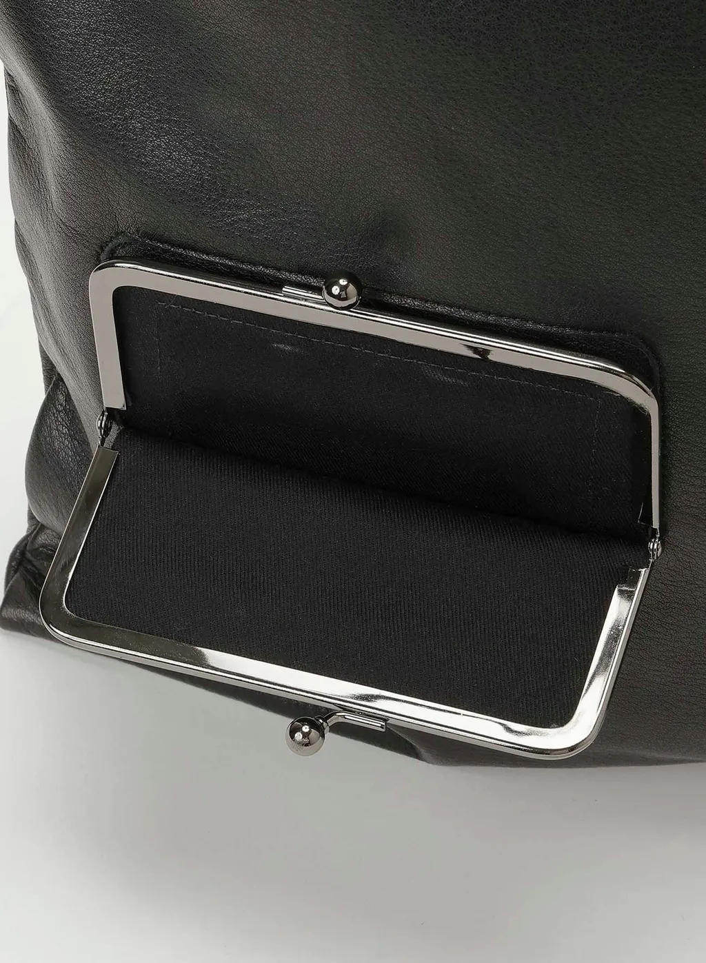 Clasp Shoulder