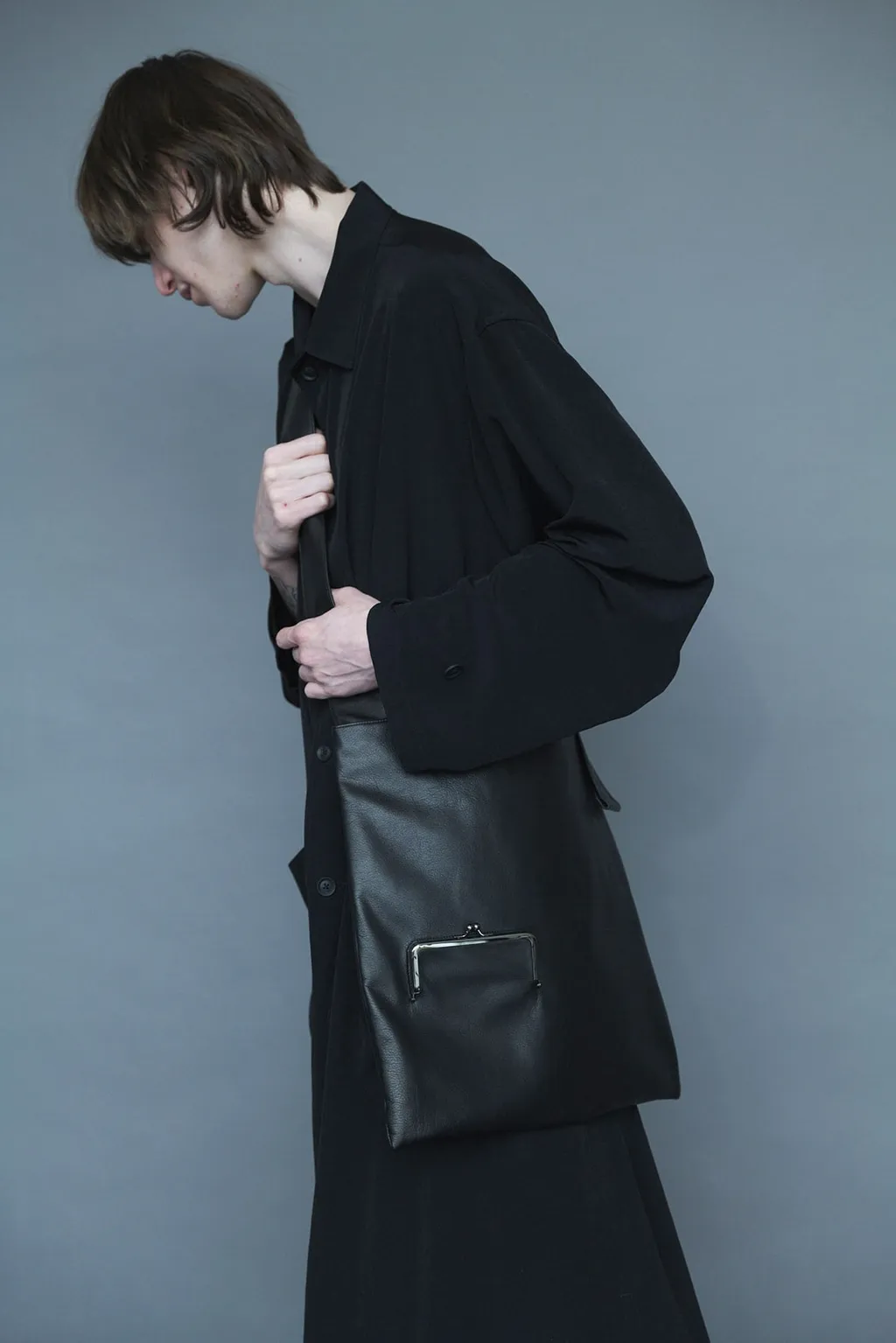 Clasp Shoulder
