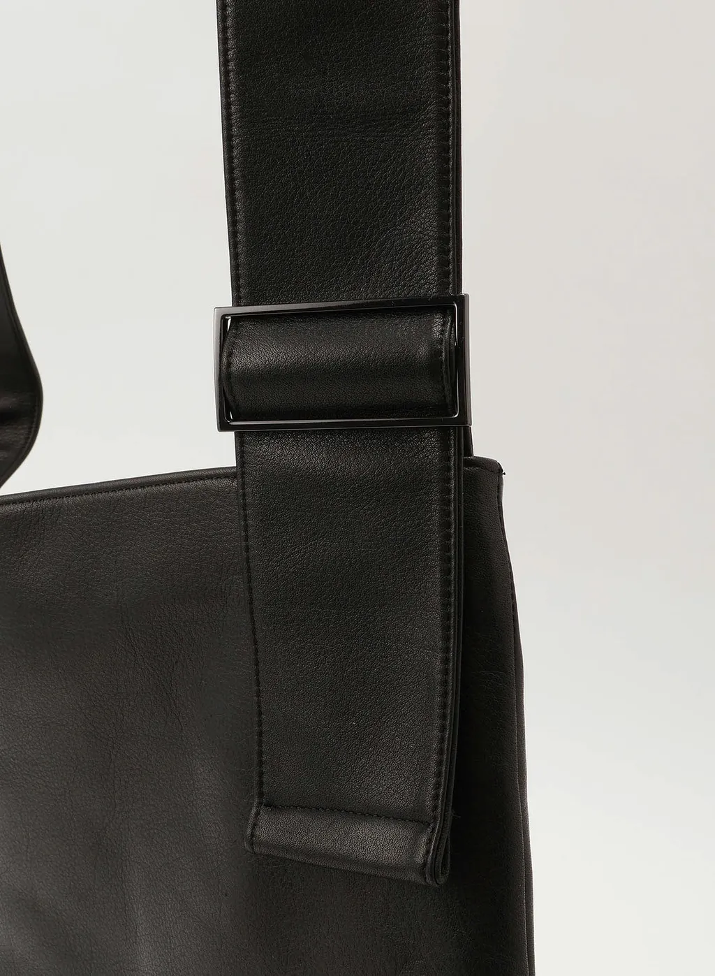 Clasp Shoulder
