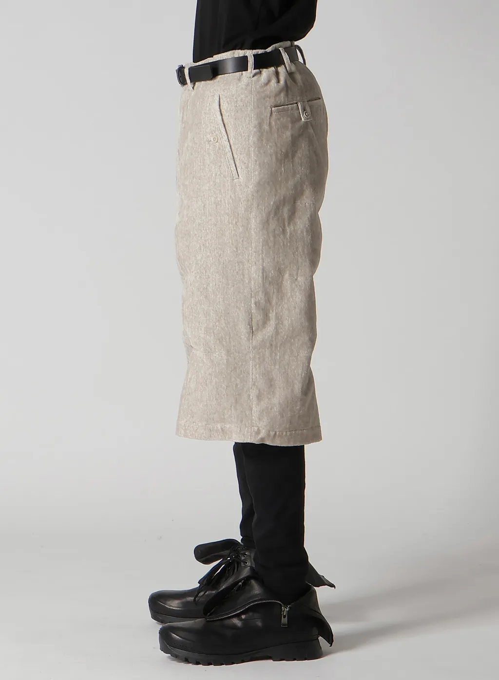 Raw Linen Velvet Padded Short Pants