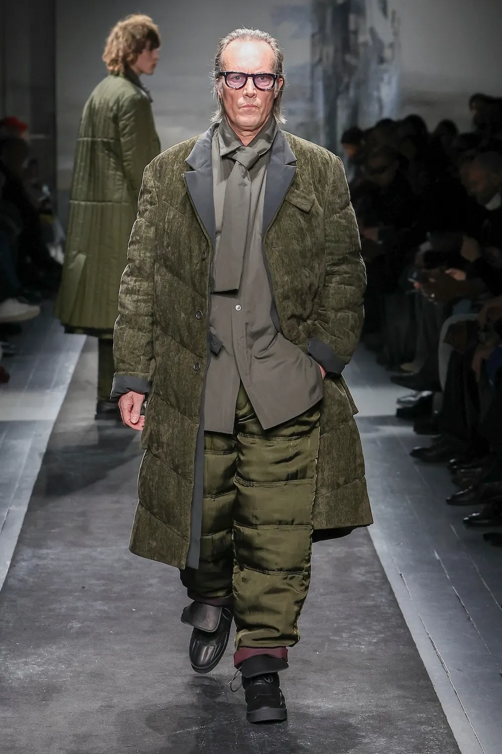 Linen Velvet 3 Buttons Diagonal Padded Long Jacket