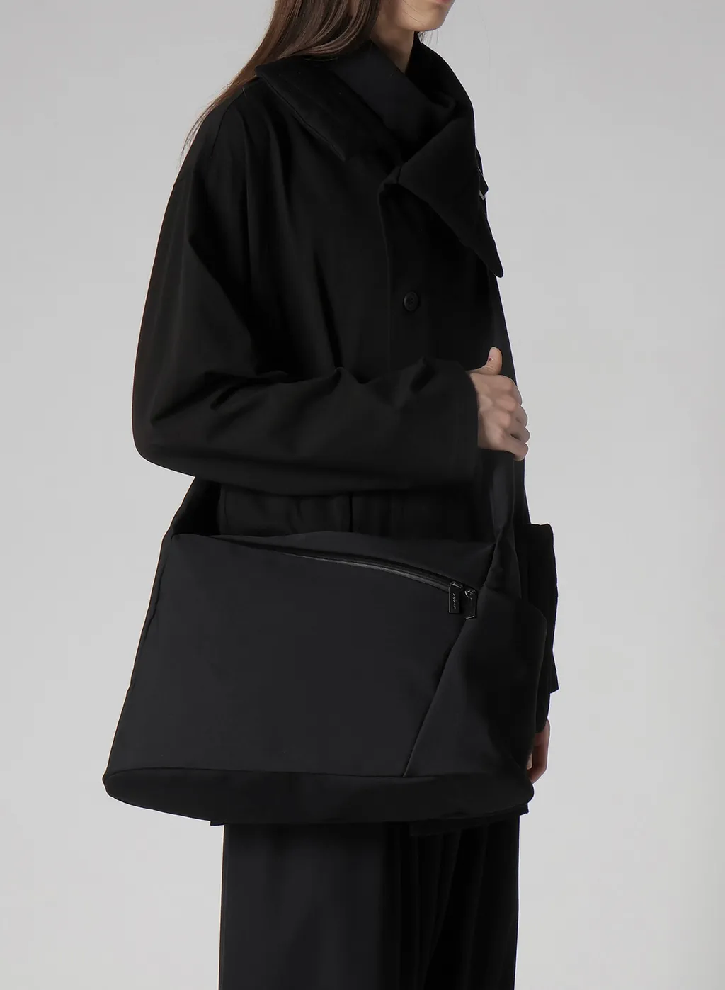 Wool Gabardine/Ny Oblique Zipper Shoulder Bag
