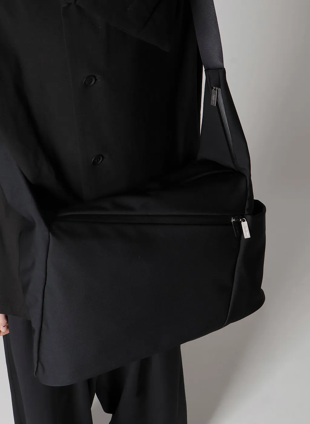 Wool Gabardine/Ny Oblique Zipper Shoulder Bag