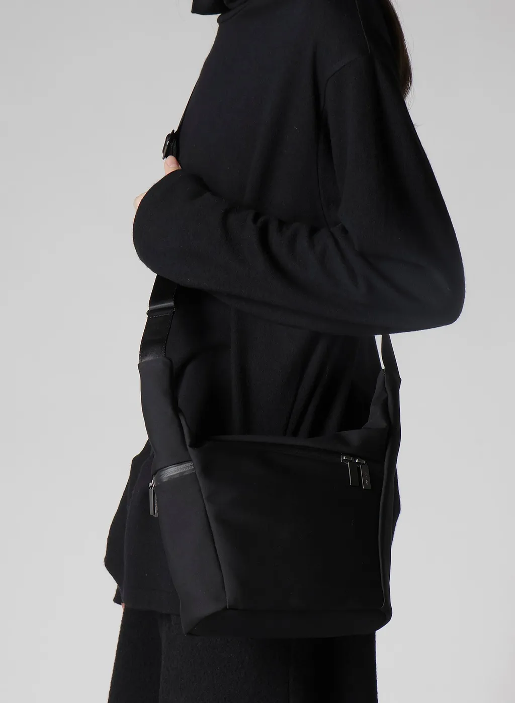 Wool Gabardine/Ny Oblique Zipper Sacoche