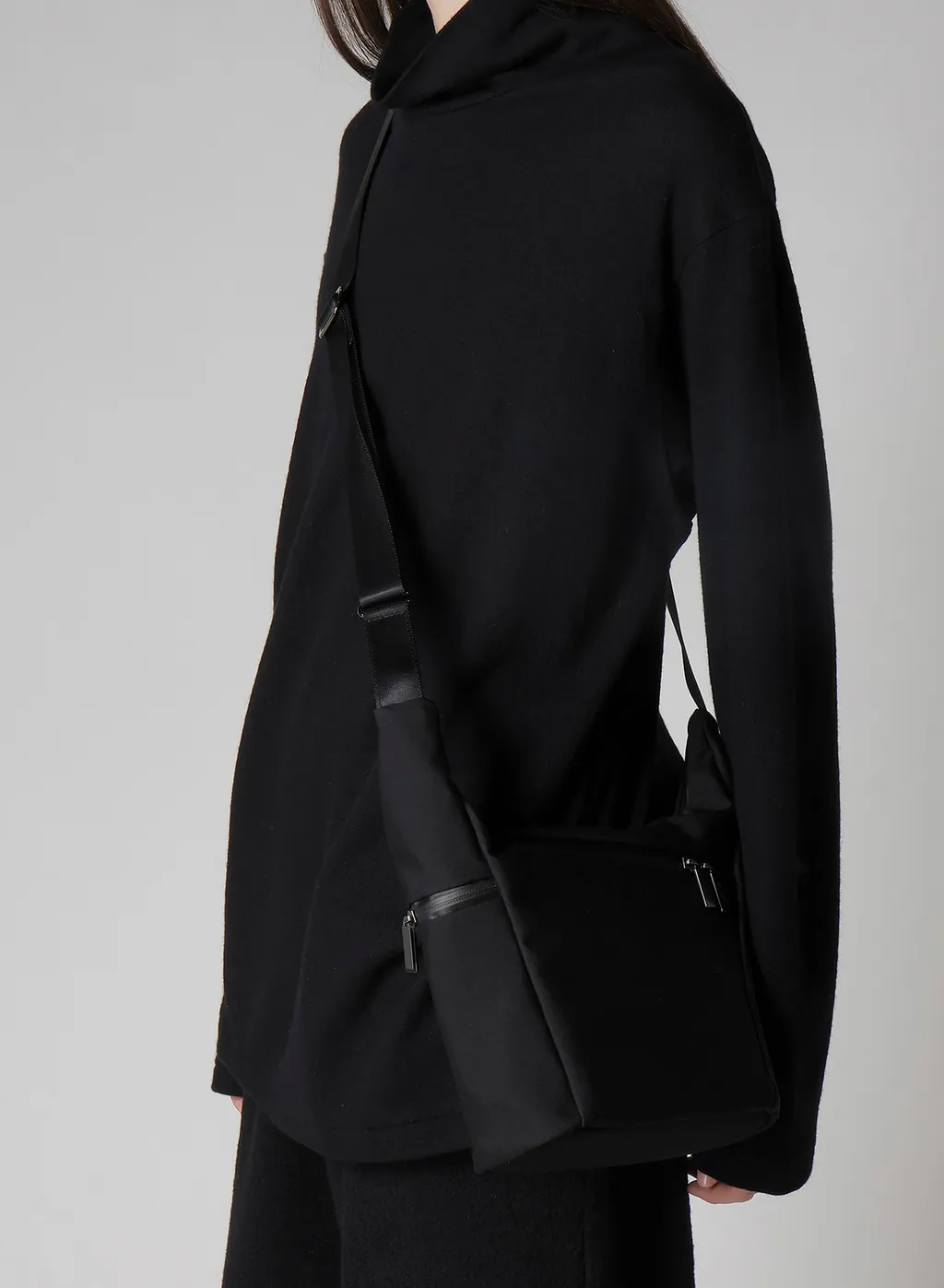 Wool Gabardine/Ny Oblique Zipper Sacoche