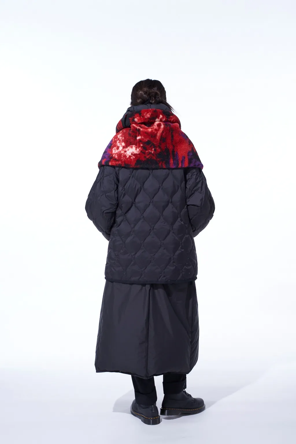 S'yte X Taion Reversible Quilted Down Scarf With Red Printed Fleece Lining