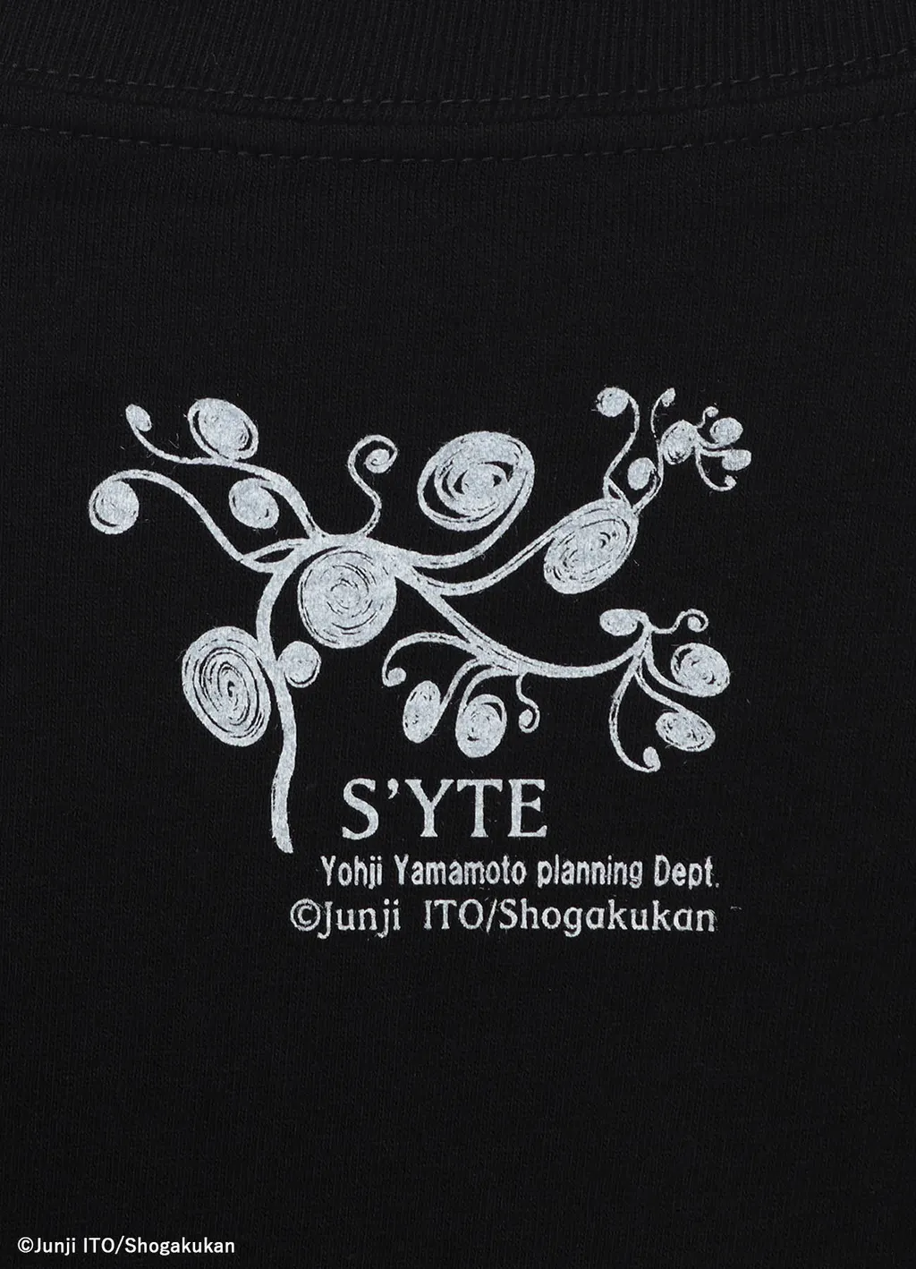 S'yte × Junji Ito -Uzumaki- Kirie’S Spiral Dress Graphic T-Shirt