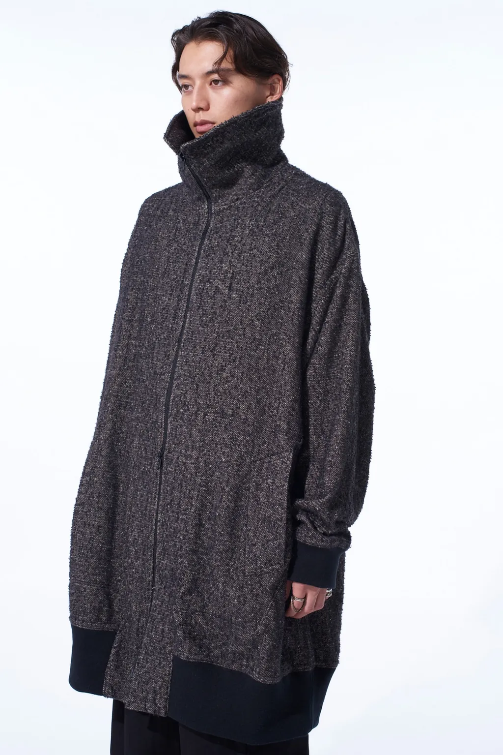 Brushed Twill Needle Punch Reversible Long Truck Top