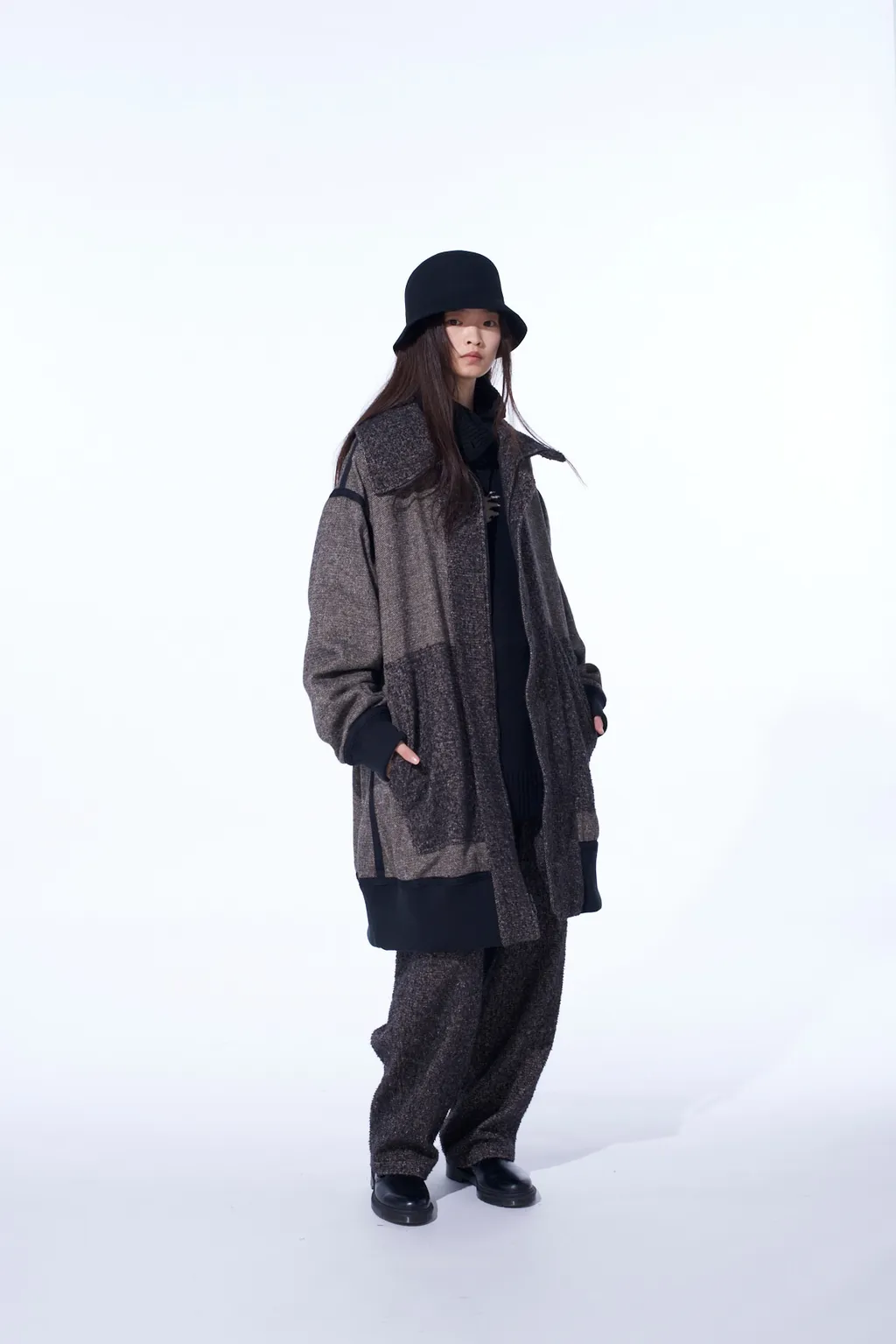 Brushed Twill Needle Punch Reversible Long Truck Top
