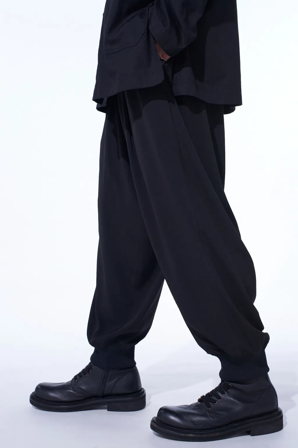 Crepe De Chine Hem Rib 2 Tuck Jogger Pants