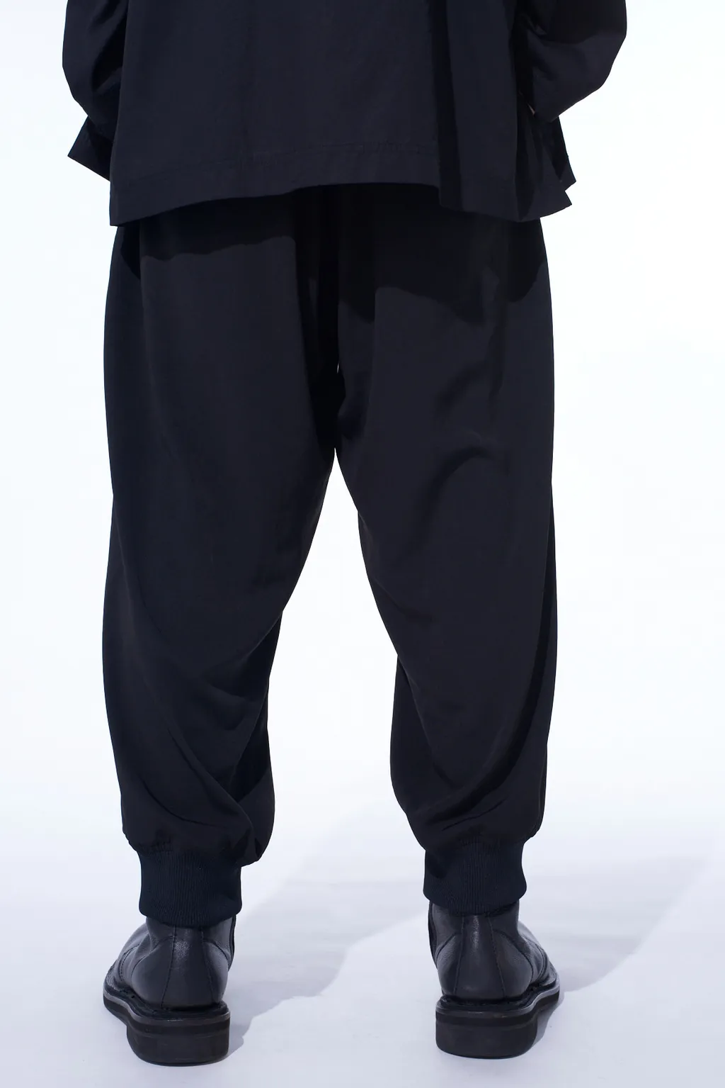Crepe De Chine Hem Rib 2 Tuck Jogger Pants